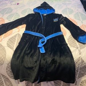 Raven claw bathrobe